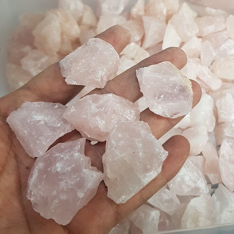 Rough - Rose Quartz(Brazil)-SM 1KG (17 to 30 pcs)