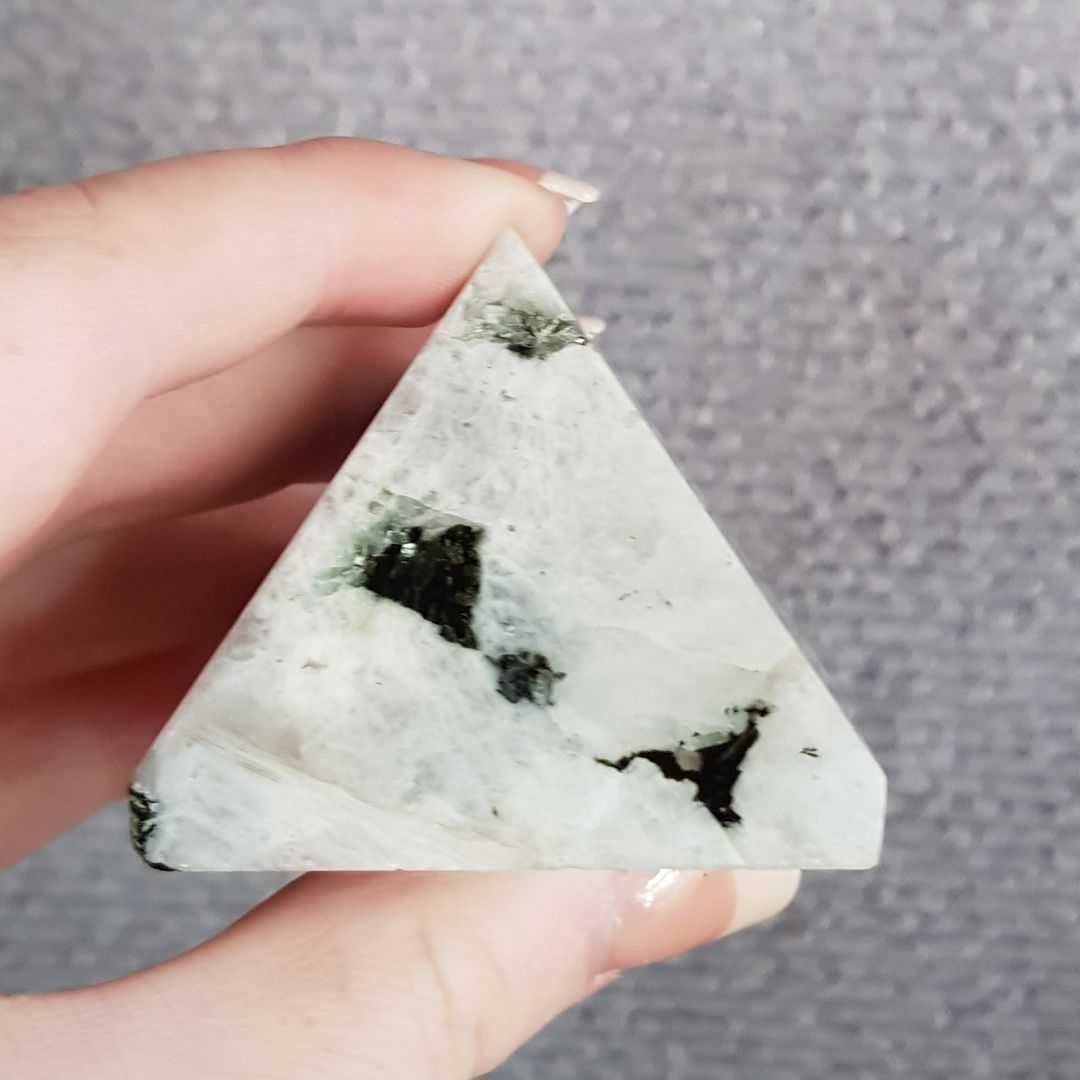 Rainbow Moonstone - Pyramid - 4.5cm
