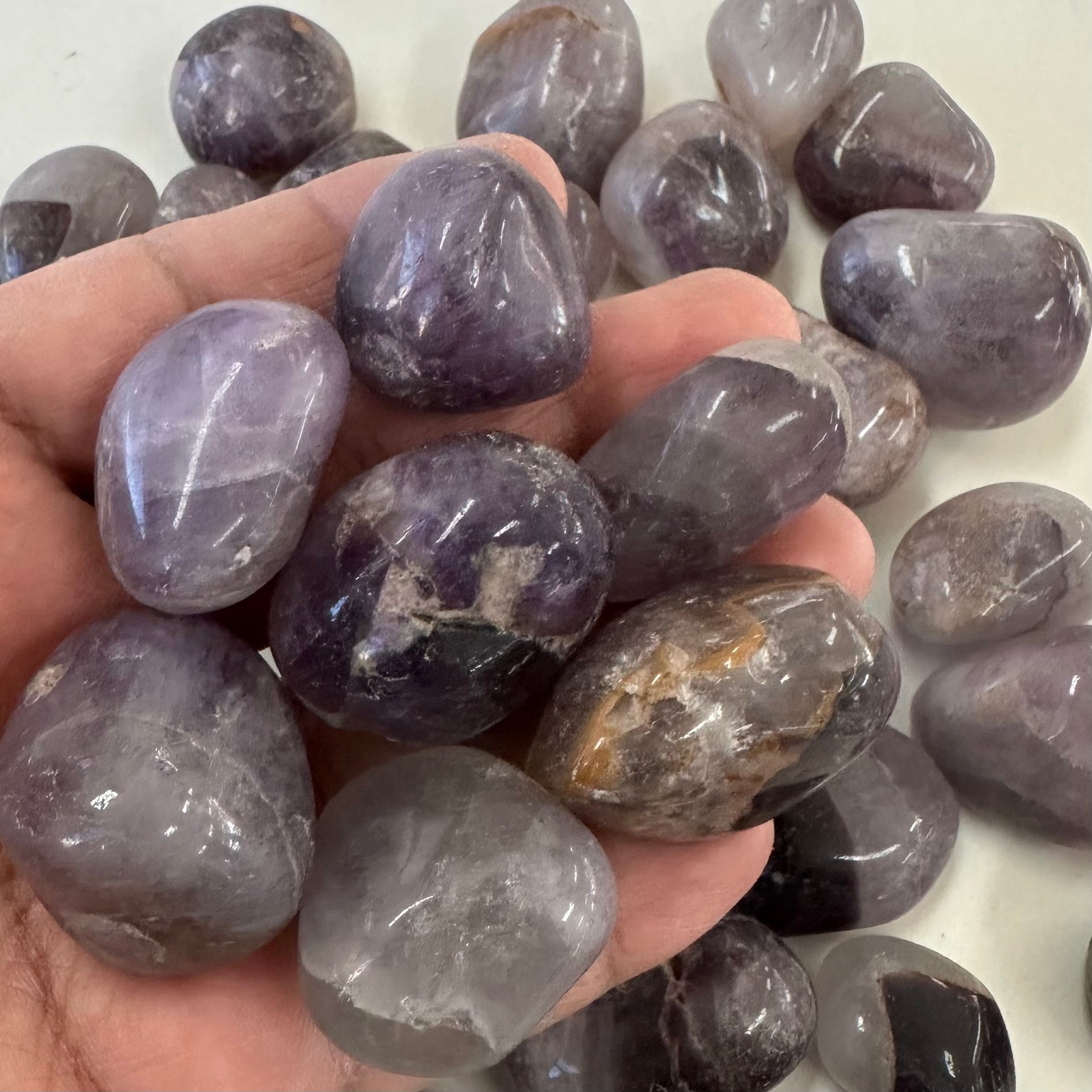 Amethyst(Chevron) Tumbled (2-4cm)-QB - 1Kg (40-45pc)