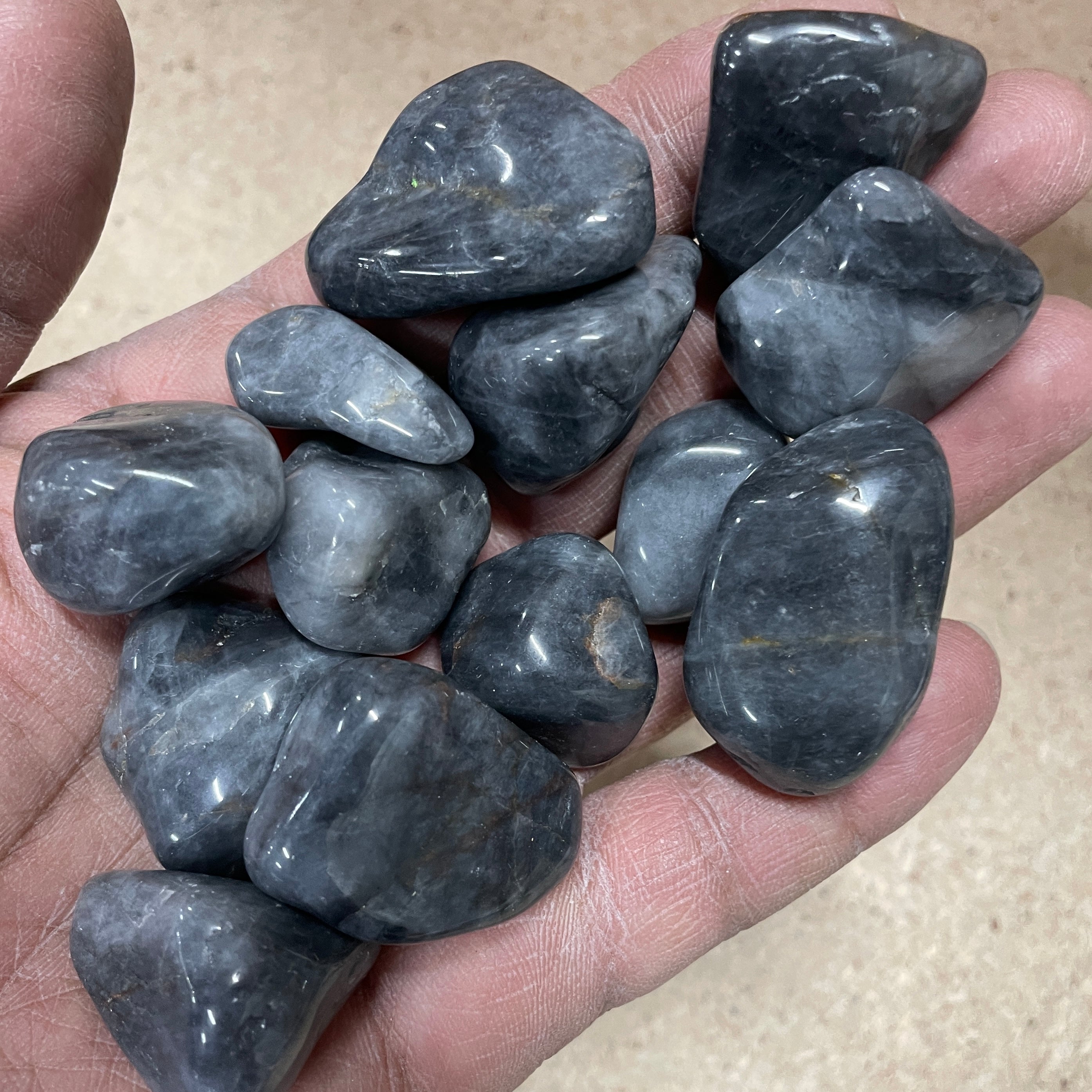 Cats Eye (Natural)-B-Tumbled - 200gms (11-13 pc)