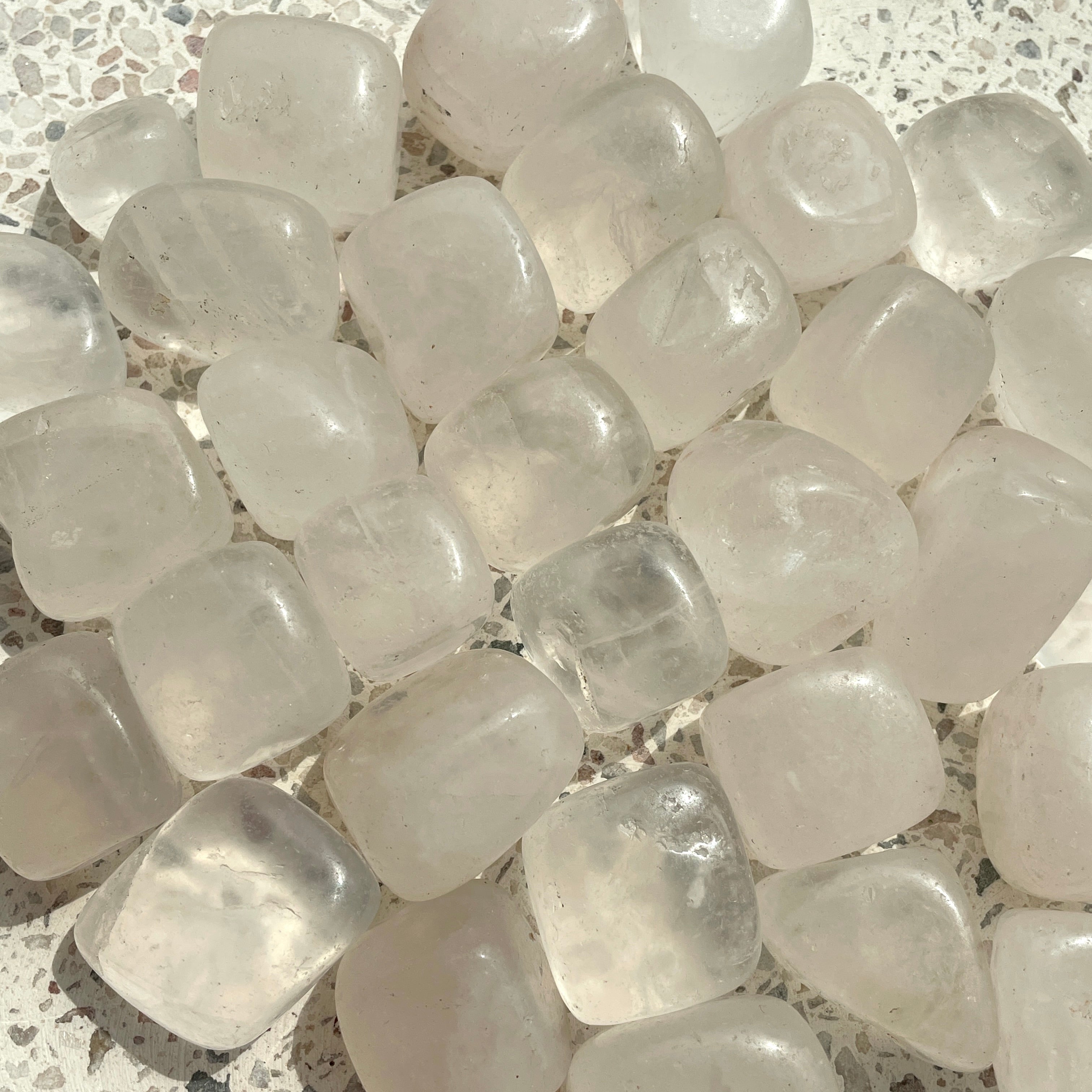 Clear QTZ Tumbled 250g (10-14pc)(IN) - 'B' Grade