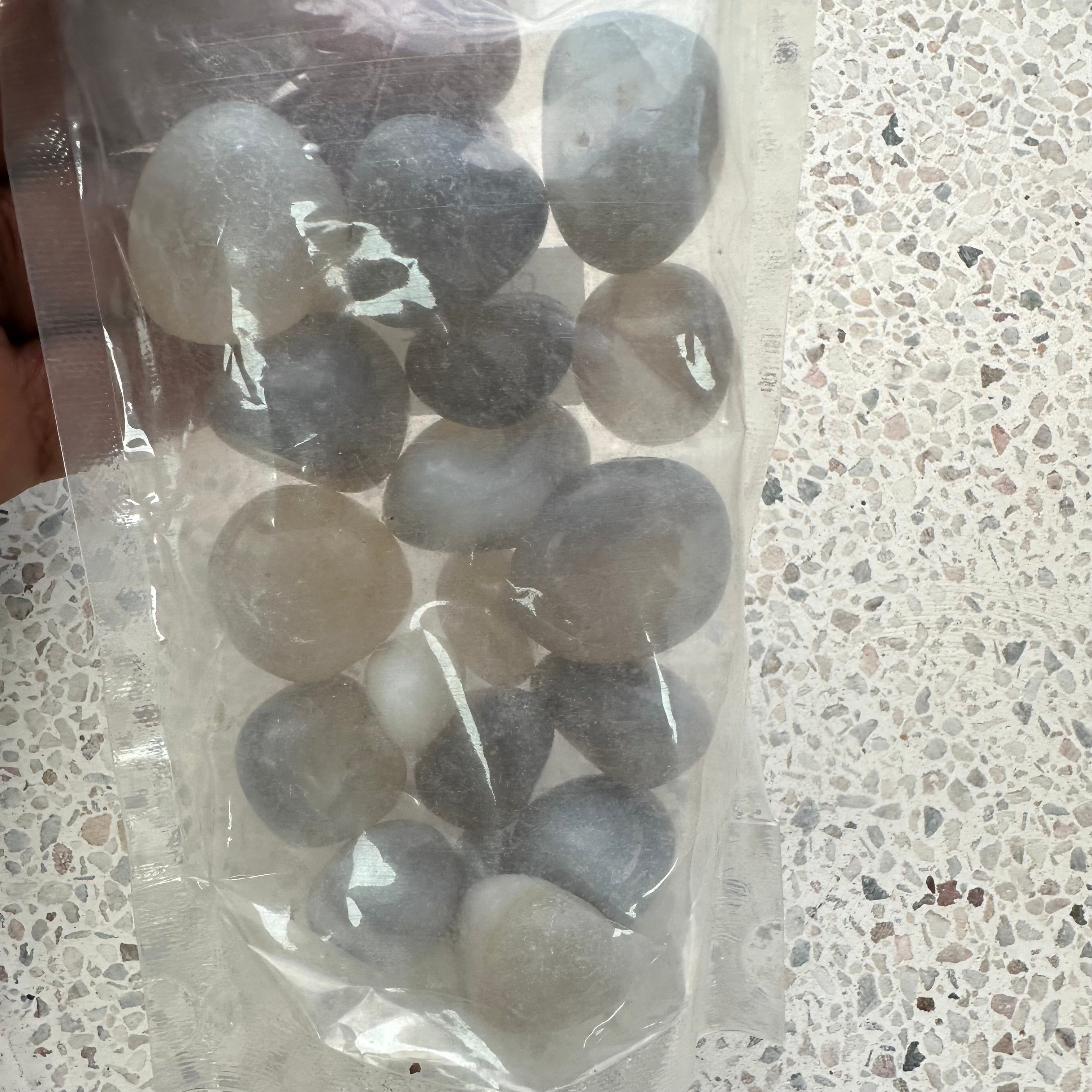 Agate (Grey) Tumbled 250gms (12-25 pc)