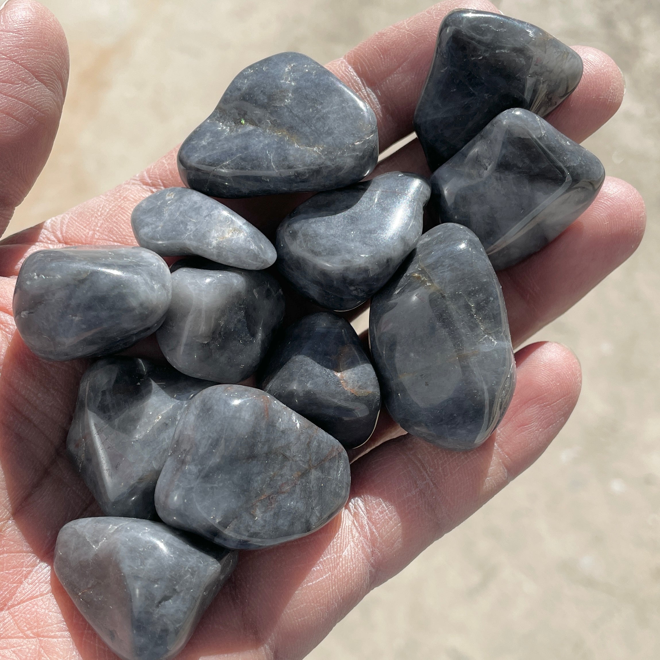 Cats Eye (Natural)-B-Tumbled - 200gms (11-13 pc)
