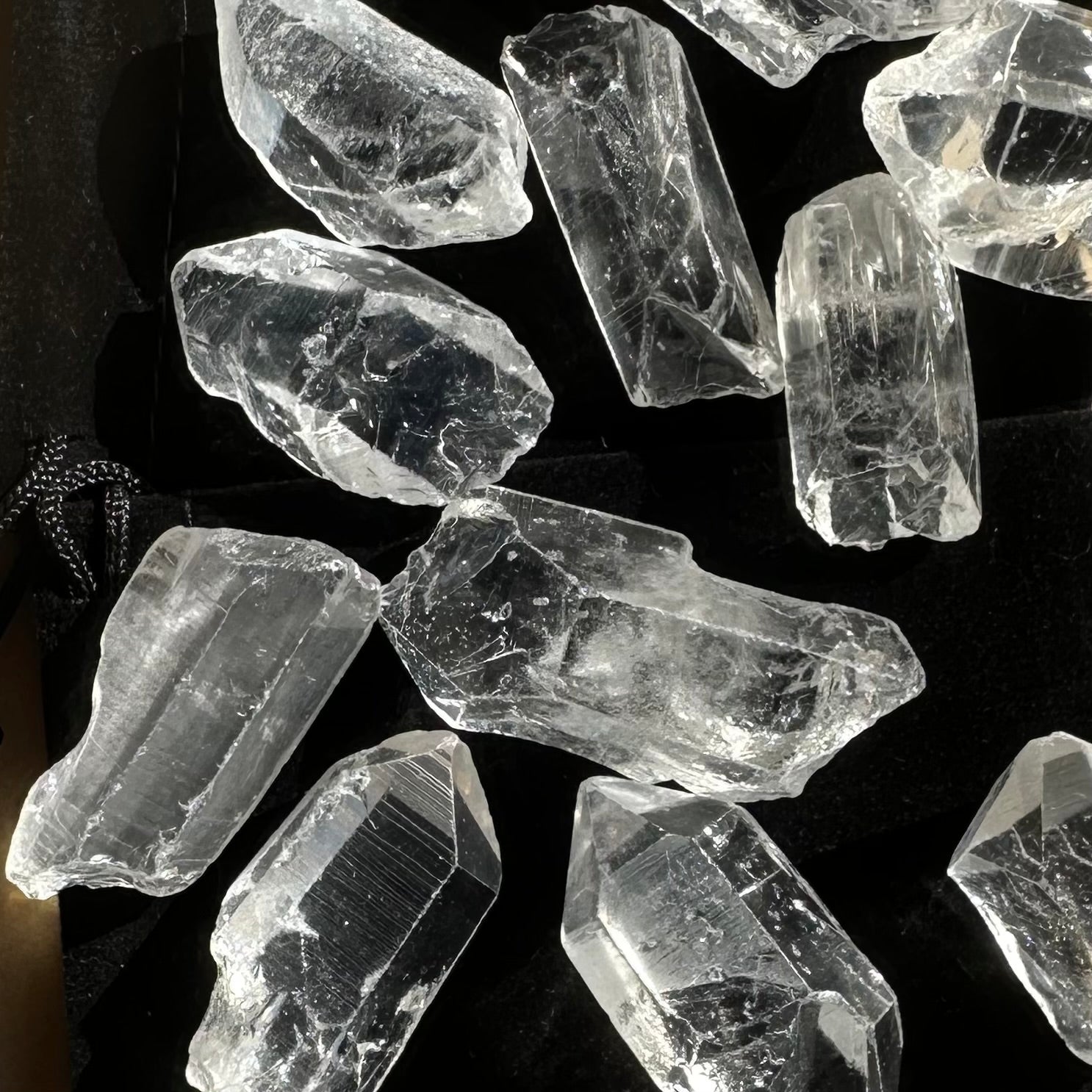 Clear Quartz Rough / Points - AA+ Grade - 100gms (5-7pc)