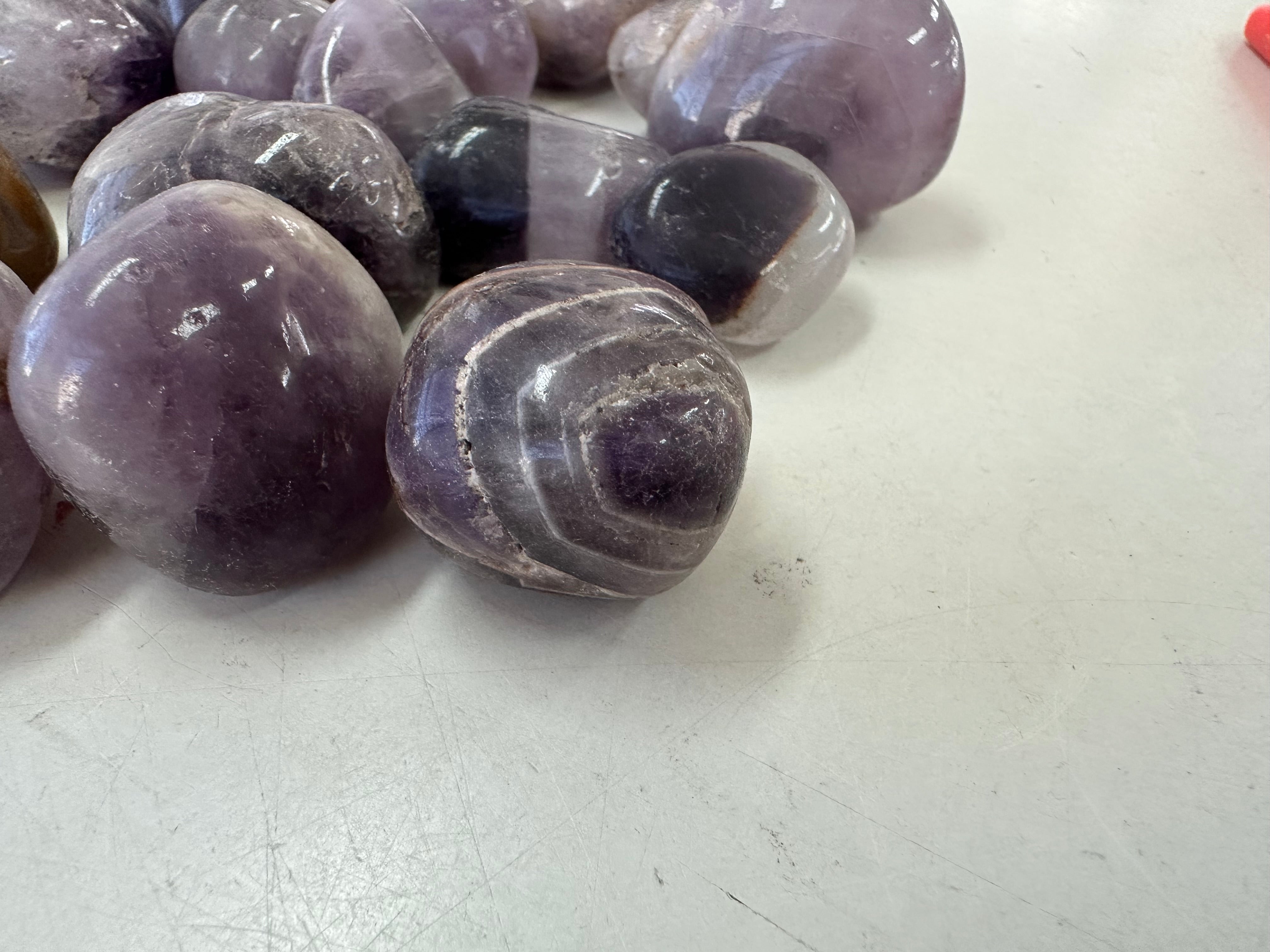 Amethyst(Chevron) Tumbled (2-4cm)-QB - 1Kg (40-45pc)