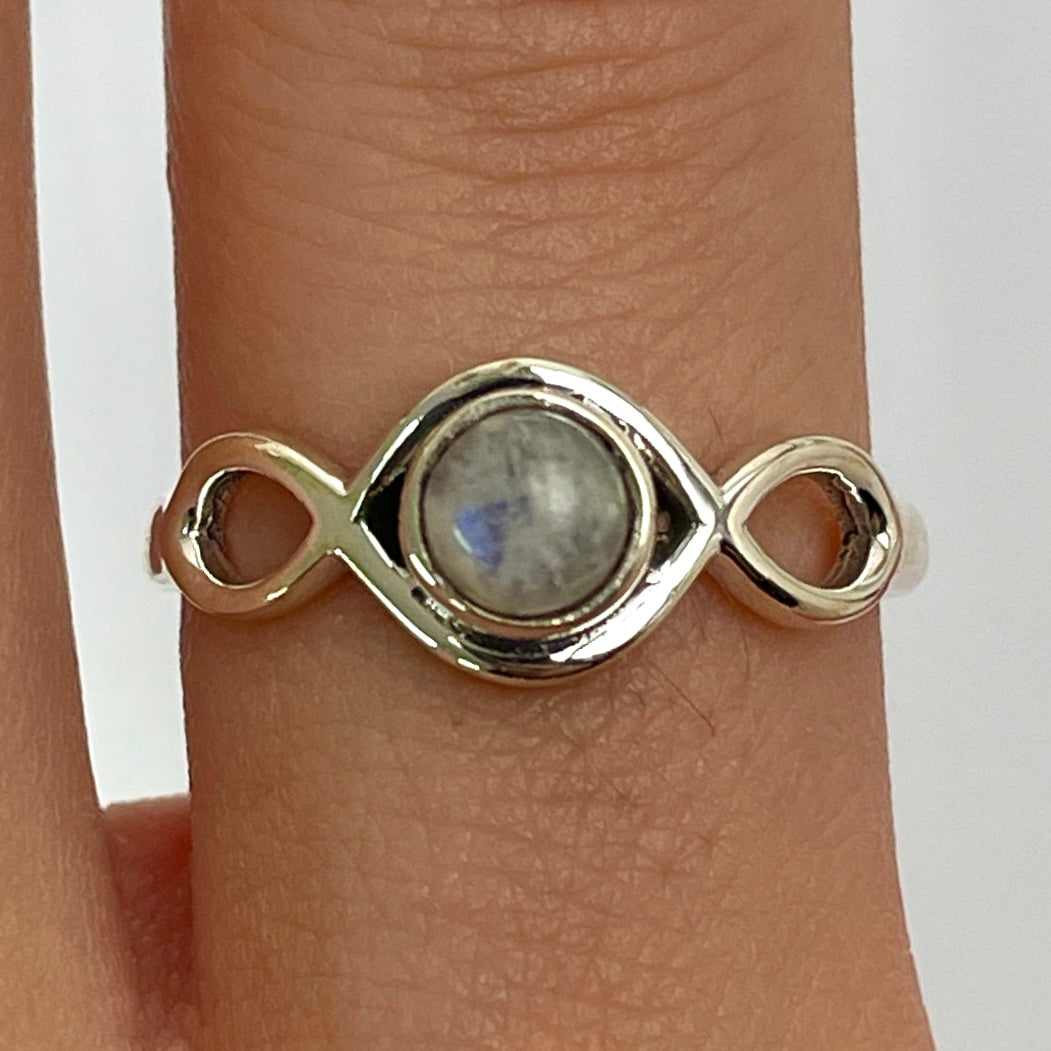 Rainbow Moonstone St. Silver Ring - RM21