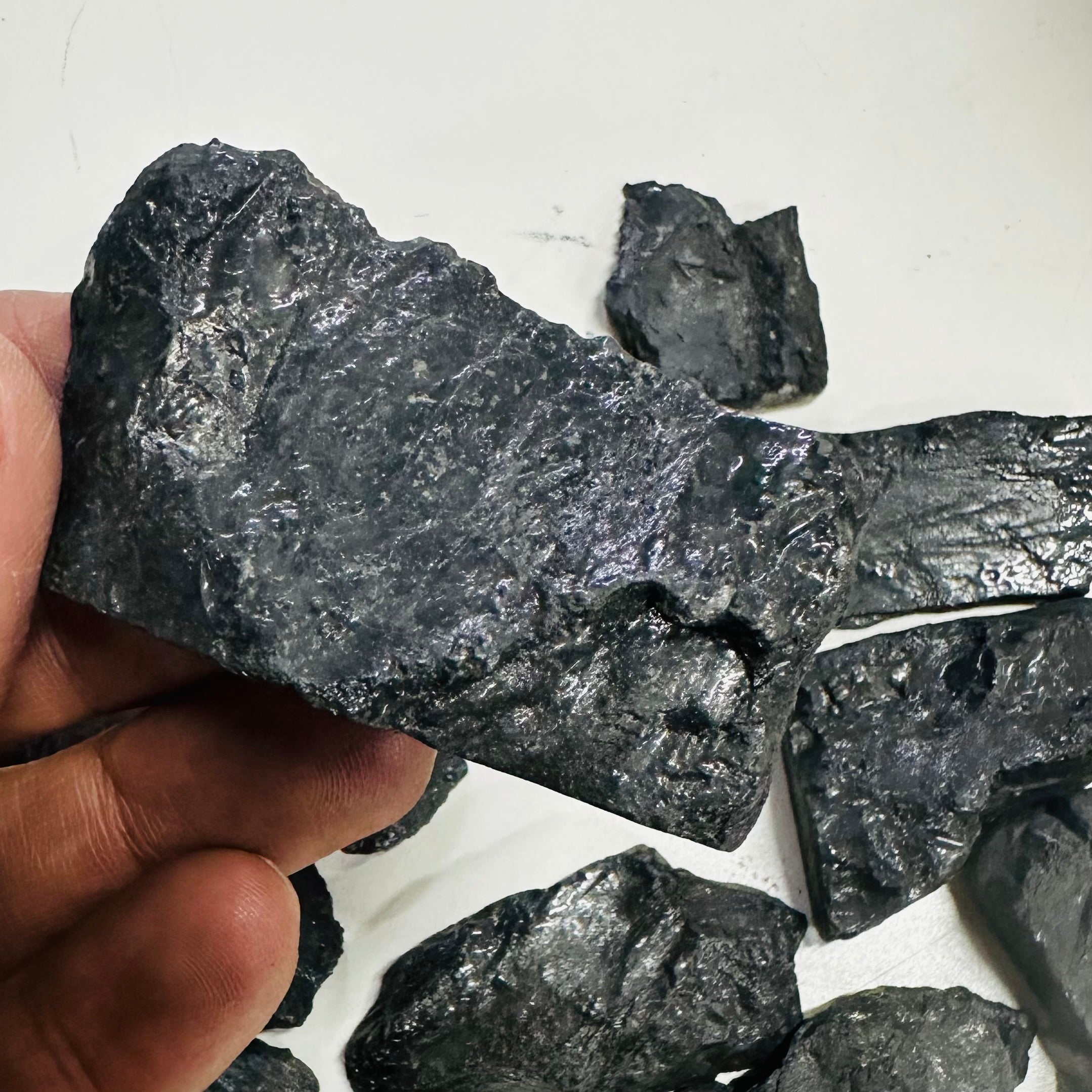 Rough - Slab - Jet - 1KG (27-32pc)