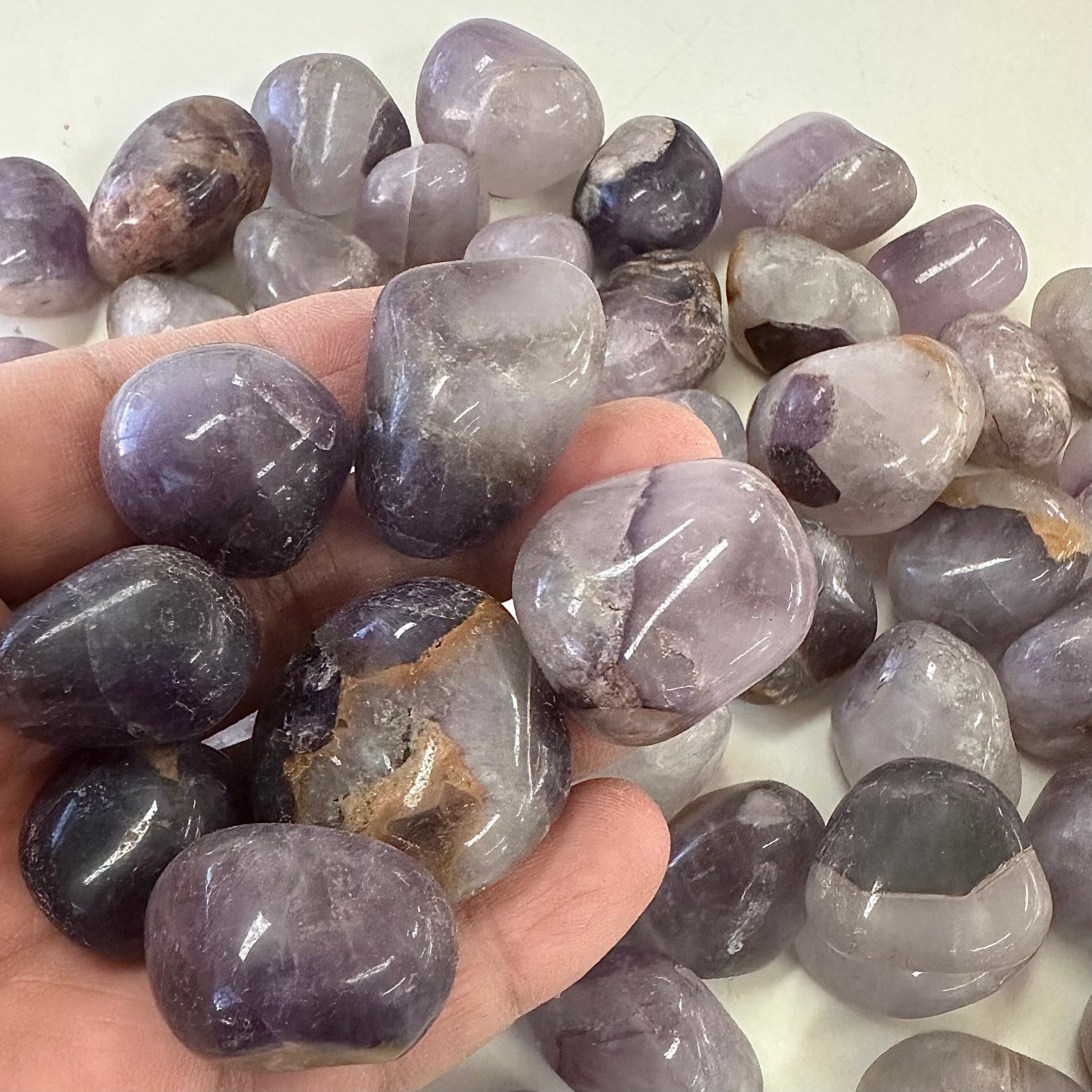 Amethyst(Chevron) Tumbled (2-4cm)-QB - 1Kg (40-45pc)