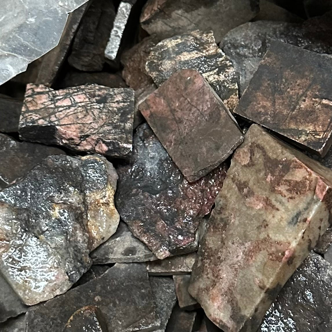 Rough - Slab - Rhodonite - 1 KG (25-35pc)