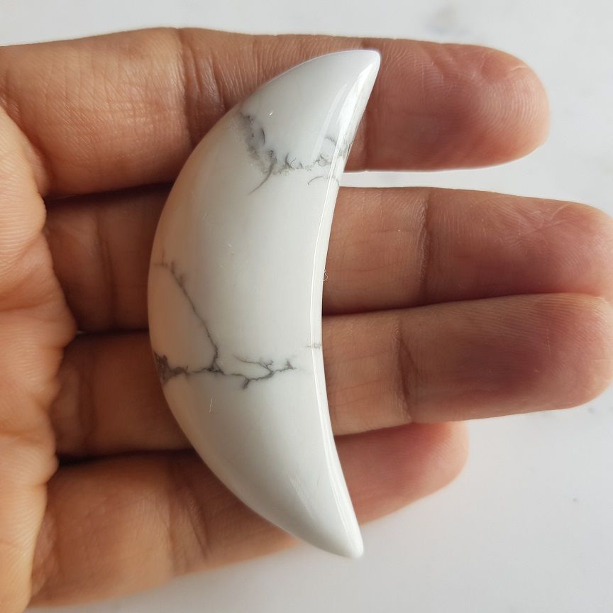 Howlite (White) - Moon - 6cm