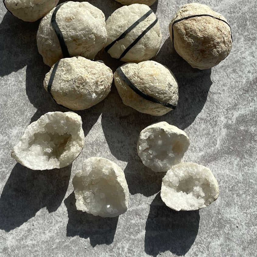 Quartz Thunder Egg Geode - SM