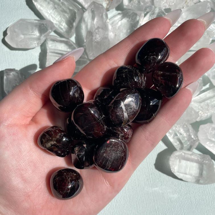 Garnet Tumbled 200g (12-16pc)
