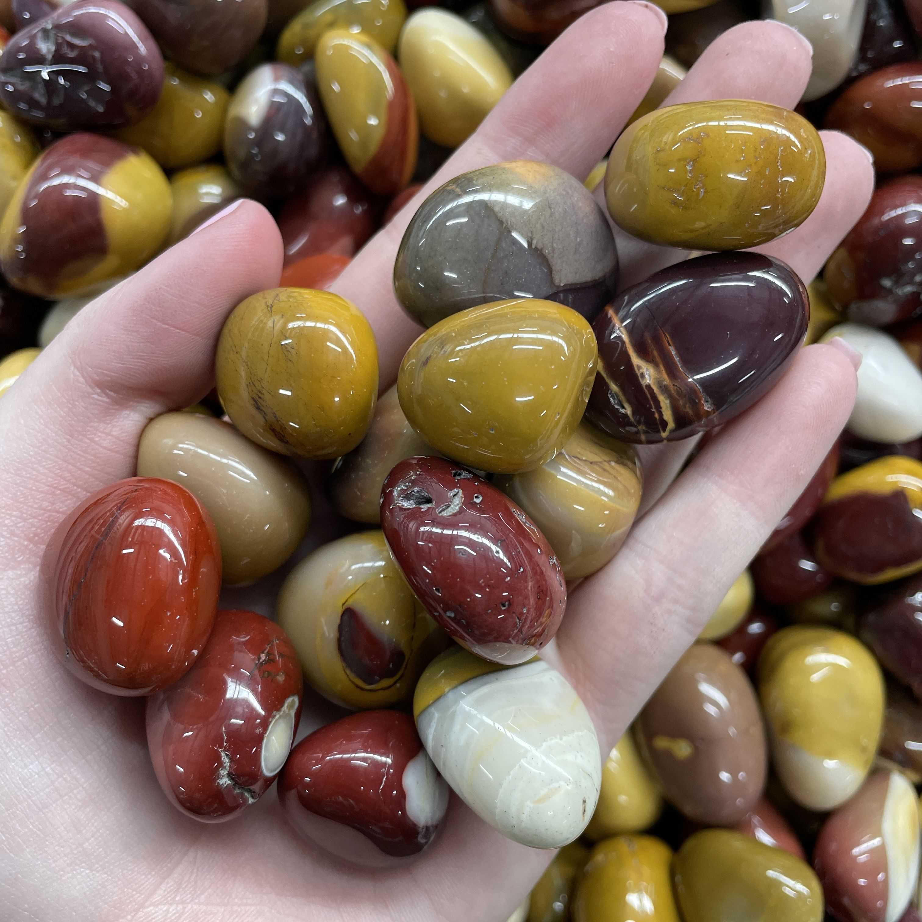 Mookaite Jasper Q1/A Tumbled 1KG (60-90 pc)