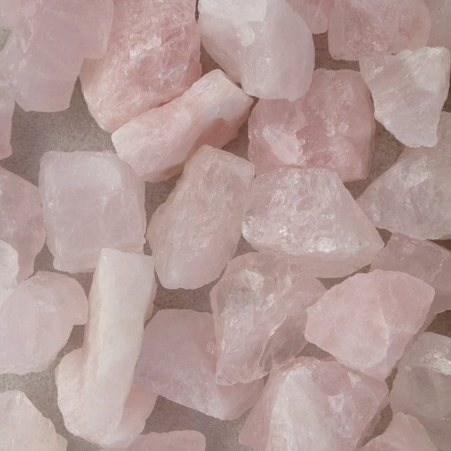 Rough - Rose Quartz(Brazil)-SM 1KG (17 to 30 pcs)