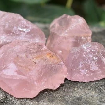 Rough-Rose Quartz-Med-1Kg (5-8pc)