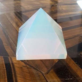 Opalite - Pyramid - 4.5cm